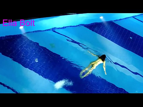 ❤️ No puedo dejar de mirar, joven rubia pillada nadando desnuda en la piscina del complejo ELLA BOLT ☑ Video de porno en es.sex78.ru ❌️